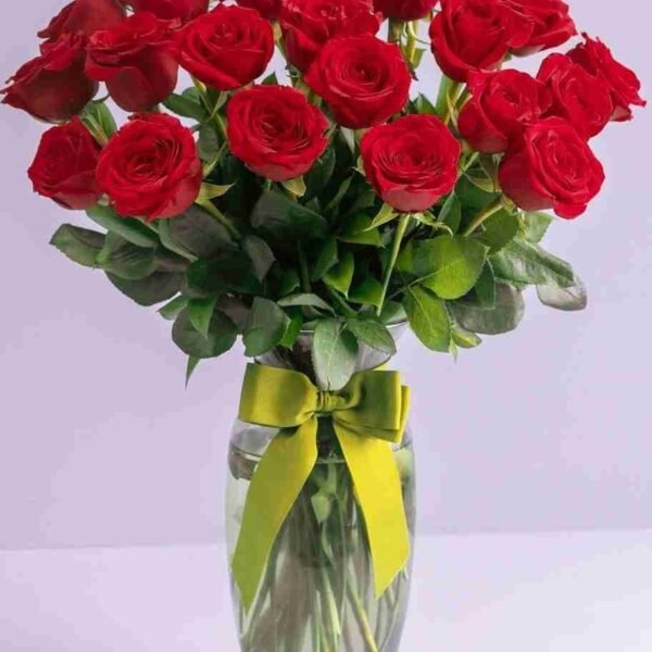 #74 Clásico Amor con 24 Rosas Rojas